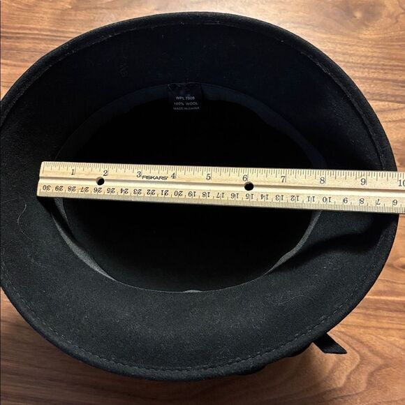 Women's Black Wool Cloche Hat with Flower Trim - Picture 4 of 6